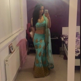 British Indian trying sari_'s and outfits selfies - #3