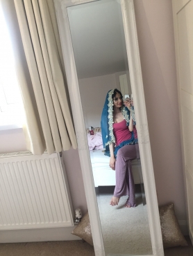 British Indian trying sari_'s and outfits selfies - #15