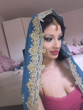 British Indian trying sari_'s and outfits selfies - #16