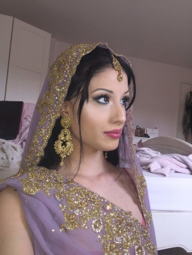 British Indian trying sari_'s and outfits selfies - #17