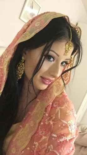 British Indian trying sari_'s and outfits selfies - #18
