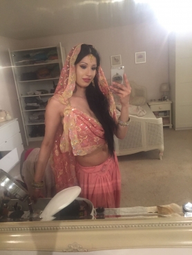 British Indian trying sari_'s and outfits selfies - #19