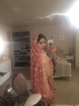 British Indian trying sari_'s and outfits selfies - #20