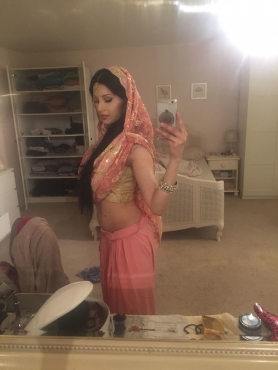 British Indian trying sari_'s and outfits selfies - #21