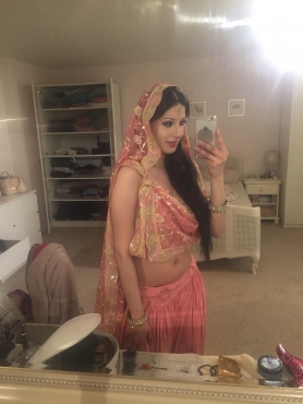 British Indian trying sari_'s and outfits selfies - #23