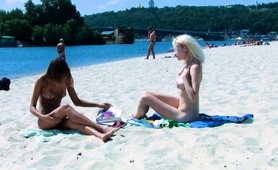 ravishing-nude-beach-girls-tanning